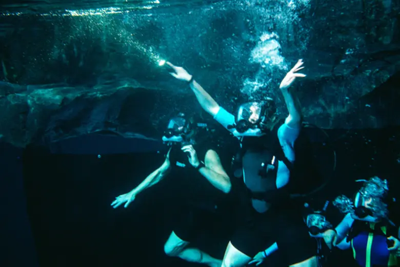 เตรียมระทึกขวัญคูณสอง กับการฝ่าคมเขี้ยวมัจจุราชใต้ท้องทะเลลึก ใน “47 Meters Down: Uncaged (47 ดิ่งลึกสุดนรก)”