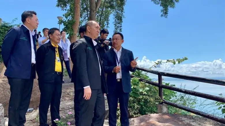 นายเฉลิมชัย ศรีอ่อน รัฐมนตรีว่าการกระทรวง...