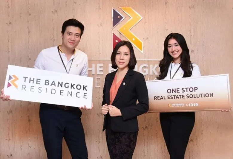 คุณนวภัสร์ ปัญญาสกุลวงศ์ ประธานเจ้าหน้าที...