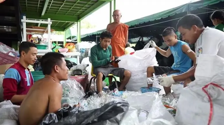 “กาย” พาทึ่ง “จีวร พลาสติกรีไซเคิล” จ.สมุทรปราการ