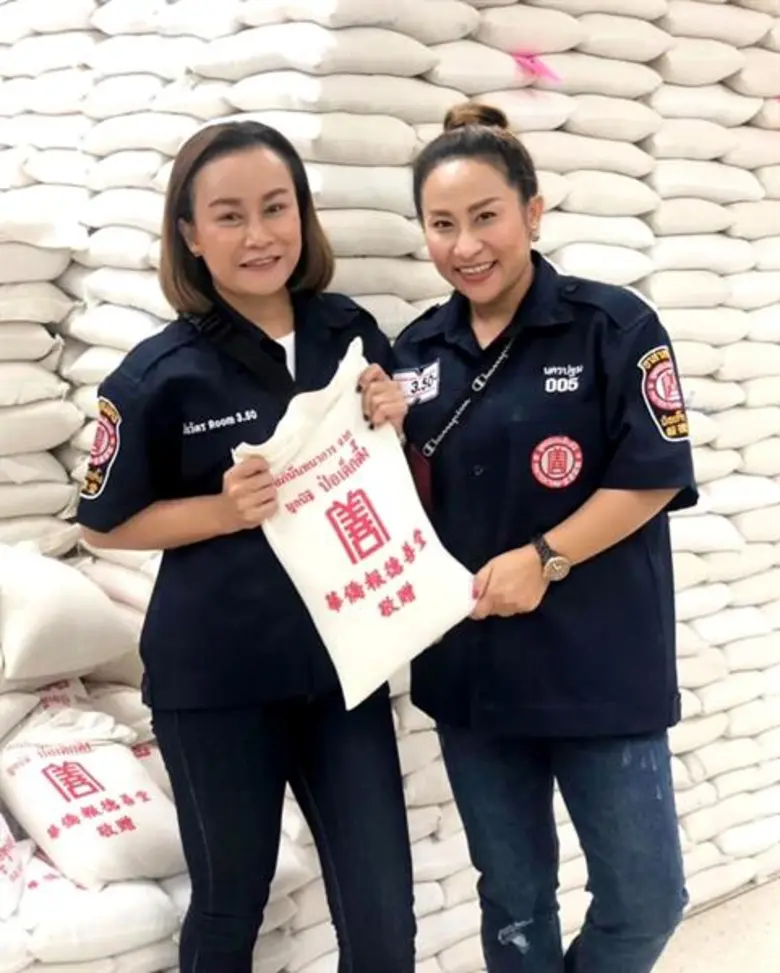 ลูลู่-ลาล่า-กระแต อาร์สยาม อาสาทำความดี ร่วมประเพณีทิ้งกระจาด