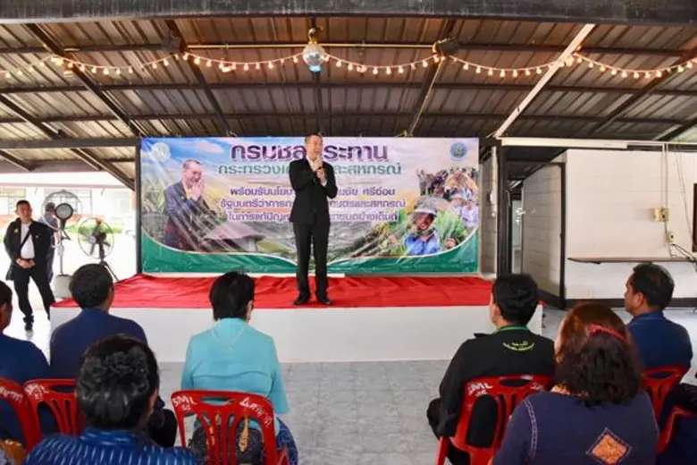 รัฐมนตรีเกษตรฯ ลงพื้นที่ จ.อุดรฯ เร่งจัดทำแผนบริหารจัดการน้ำแบบบูรณาการ ลดความเสียหายน้ำท่วมน้ำแล้ง พร้อมเดินหน้าแผนพัฒนาลุ่มน้ำเพิ่มพื้นที่เก็บกักน้ำให้มากที่สุด