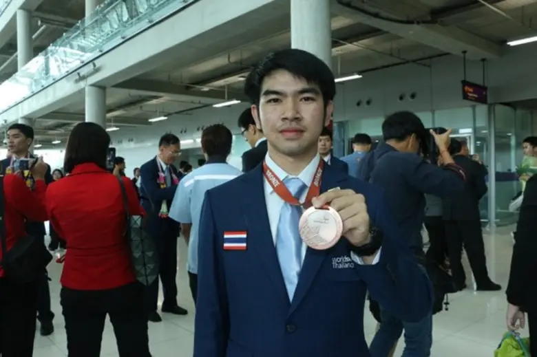 กลุ่มเยาวชนไทยฝีมือแรงงาน กลับถึงไทยแล้วท...