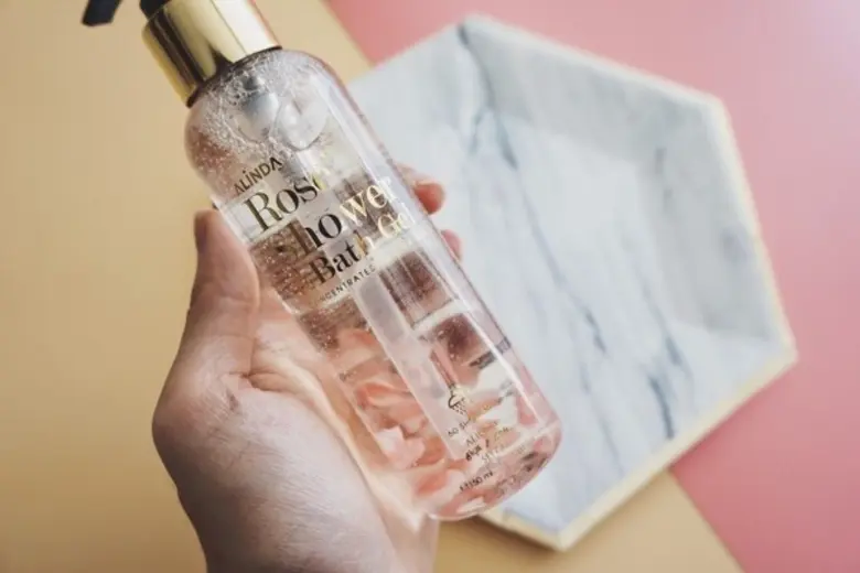 สัมผัสประสบการณ์อาบน้ำด้วยกลีบกุหลาบแท้ หอมสดชื่นผ่อนคลายพร้อมบำรุงผิว ด้วย ALINDA Rose’ Shower & Bath Gel