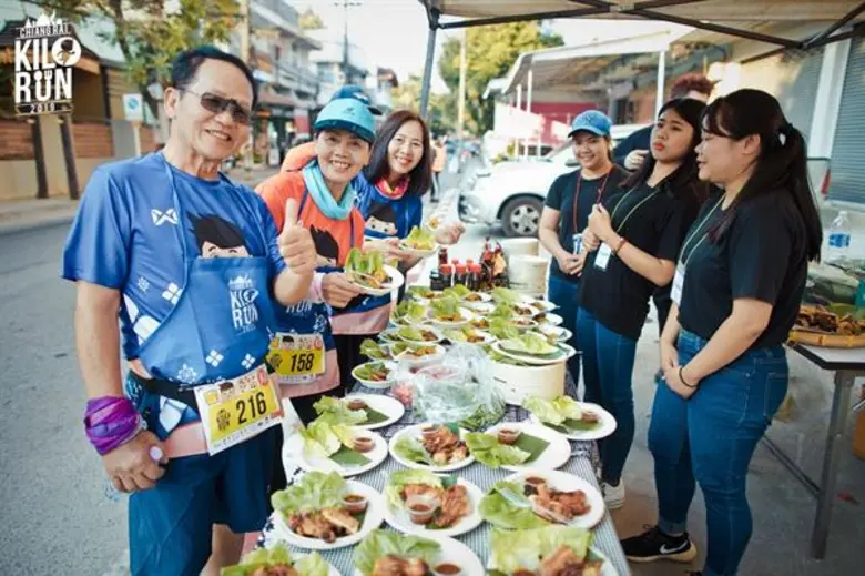 จ.เชียงรายร่วมกับ อินเด็กซ์ ครีเอทีฟ ฯ จัด“กิโลรัน เชียงราย”กระตุ้นเศรษฐกิจ ประสบความสำเร็จนักวิ่ง นักกิน เซเล็บมากันคึกคักรับลมหนาวกว่า 1,300 คน