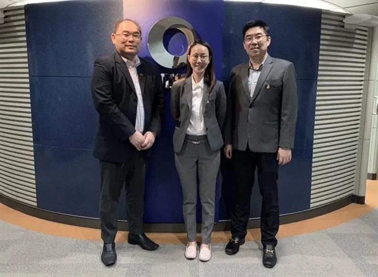 พ.ต.พญ.จัณจิดา รัตนภูมิภิญโญ (ที่ 2 จากขว...