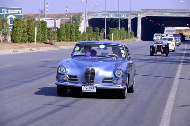 “หัวหิน วินเทจคาร์ พาเหรด ครั้งที่ 17” สร้างความประทับใจตลอดเส้นทาง