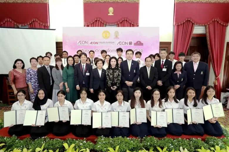 คุณสุพร วัธนเวคิน ประธานมูลนิธิอิออนประเท...