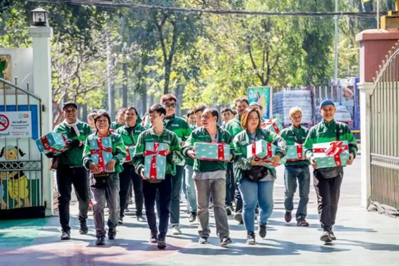 ซีพีเอ็น จับมือ Grab ยกขบวน Santa-Gifts-Grab-Go ส่งความสุขและมอบของขวัญกว่า 800 ชิ้น ให้น้องๆ ตลอดเทศกาลปีใหม่นี้