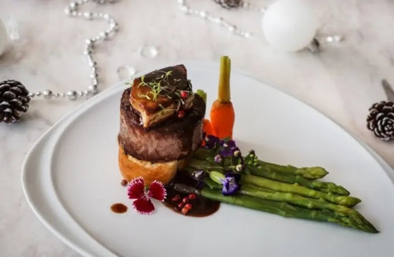 เฉลิมฉลองเทศกาลคริสต์มาสและปีใหม่ที่ไม่เหมือนใคร ณ โรงแรมเมอเวนพิค สุขุมวิท 15 กรุงเทพฯ!	