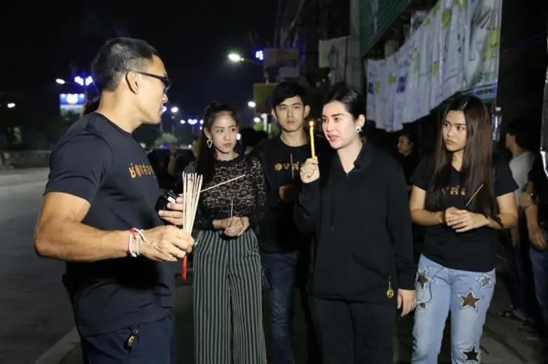 “ธัญญ่า ควง ออฟ ศุภณัฐ  ร่วมส่ง 13 ดวงจิต ที่ถนนกิ่งแก้ว กลับบ้าน ในรายการ “ช่องส่องผี” ช่อง 8