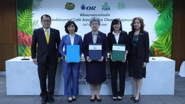 นางสาวรื่นวดี สุวรรณมงคล (กลาง) เลขาธิการ...