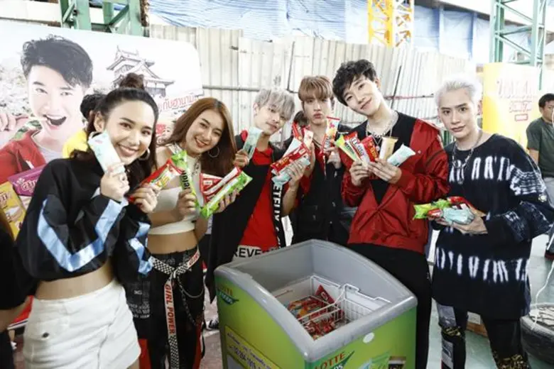 'ถุงแป้ง-เบนซ์ Gelato’ ควง 'C-Cray’ ในงาน 'HANAMI SCHOOL TOUR 2019’ ได้หนุ่มฮอต 'มาร์ค-ศิวัช’ ร่วมแจม