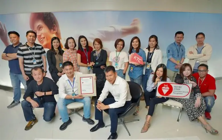 นายระเฑียร ศรีมงคล (กลางซ้าย) ประธานเจ้าห...