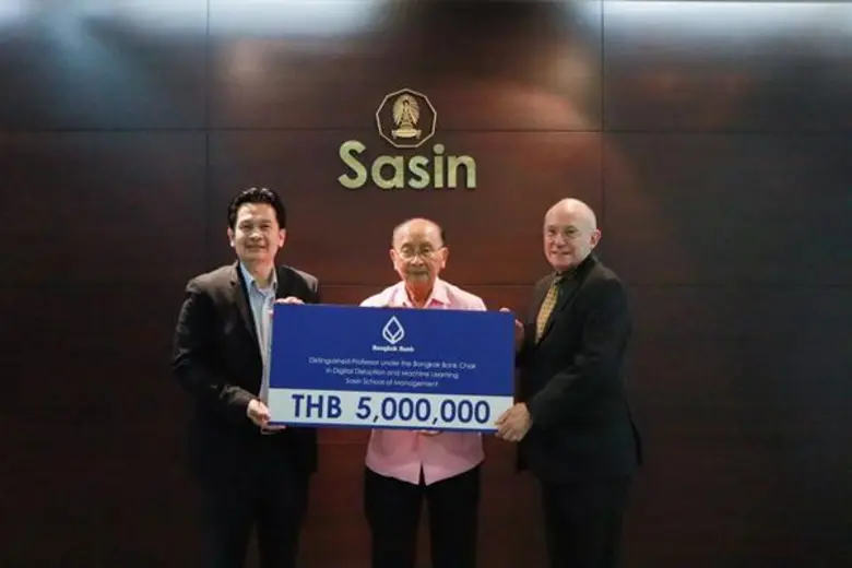 คุณเวทิศ อัศวมังคละ ผู้ช่วยผู้จัดการใหญ่ ...