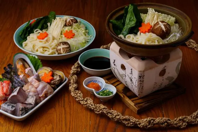 ห้องอาหาร อัพ แอนด์ อะบัฟ (Up & Above) โร...