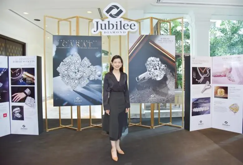 นางสาวอัญรัตน์ พรประกฤต ประธานเจ้าหน้าที่...