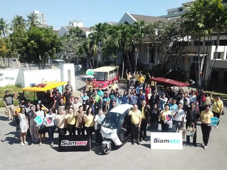 จากภาพ นายธานินทร์ ถิตตยานุรักษ์ ประธานหอ...