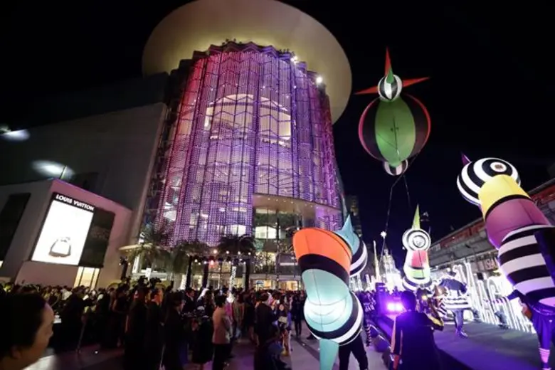 สยามพารากอน ตอกย้ำศูนย์กลางการช้อปปิ้งระดับโลก ฉลองความสำเร็จครบรอบ 14 ปีสุดยิ่งใหญ่ จัดงาน “สยามพารากอน โฟร์ทีน แอนนิเวอร์ซารี่ เวิลด์ เมจิคอล เซเลเบรชั่นส์”