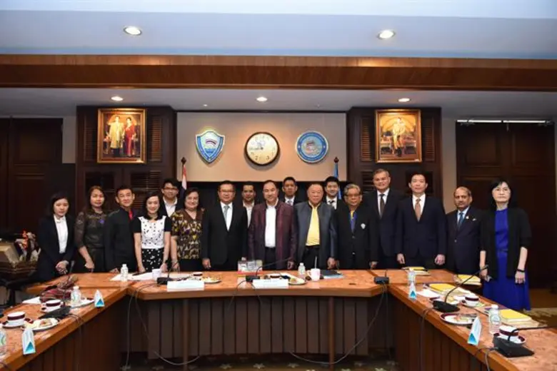 นายกลินท์ สารสิน ประธานกรรมการหอการค้าไทย...