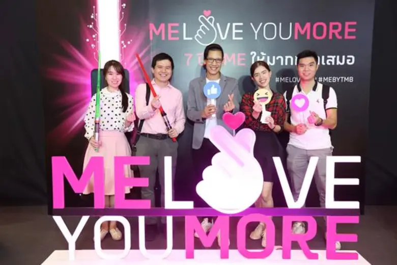 ดร. เบญจรงค์ สุวรรณคีรี (กลาง) หัวหน้าเจ้...