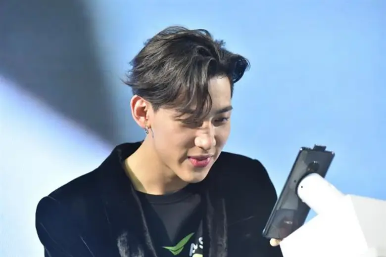 แบมแบม โชว์ของดี!! พาเหล่าอากาเซเปิดประสบการณ์โลก 5G สุดล้ำจากเอไอเอส ครั้งแรกในไทย