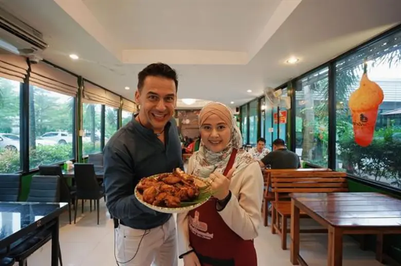 ทีวีไกด์: รายการ หลงรักยิ้ม ท่องเมืองการค้าแดนใต้ สัมผัสรสไก่ทอดในตำนาน @ หาดใหญ่