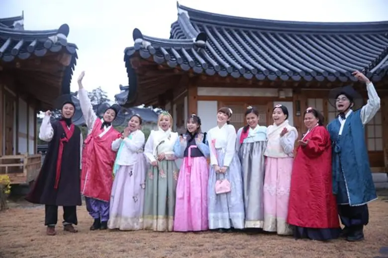 JANNINE WEIGEL (พลอยชมพู) บินลัดฟ้า!! ร่วมฉลองครบรอบ 30 ปี งานประชุมสุดยอดอาเซียน-เกาหลีใต้