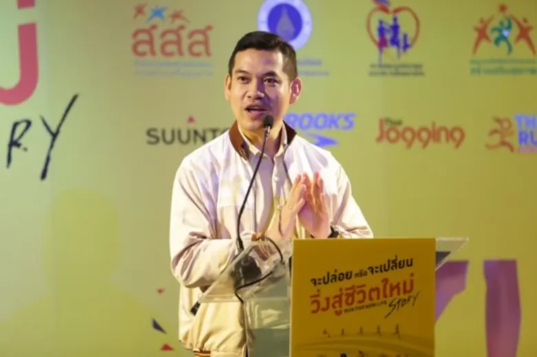 สสส. มอบถ้วยพระราชทานฯ สื่อสร้างสรรค์เรียลลิตี้ตามติดชีวิต 8 บุคคลต้นแบบวิ่งสู่ชีวืตใหม่สตอรี่ ชวนคนไทยก้าวสู่สุขภาพที่ดีขึ้น