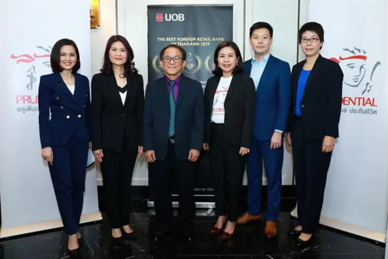 ในภาพจากซ้ายไปขวา: คุณศิรัถยา อิศรภักดี ผ...