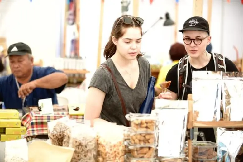 สทบ. จัดใหญ่ พาเหรดสินค้าสมุนไพรภูมิปัญญาชุมชนเต็มพื้นที่วัดโพธิ์ ในงานตลาดประชารัฐเพื่อประชาชนส่งท้ายปี หวังดันสมุนไพรไทยโกอินเตอร์