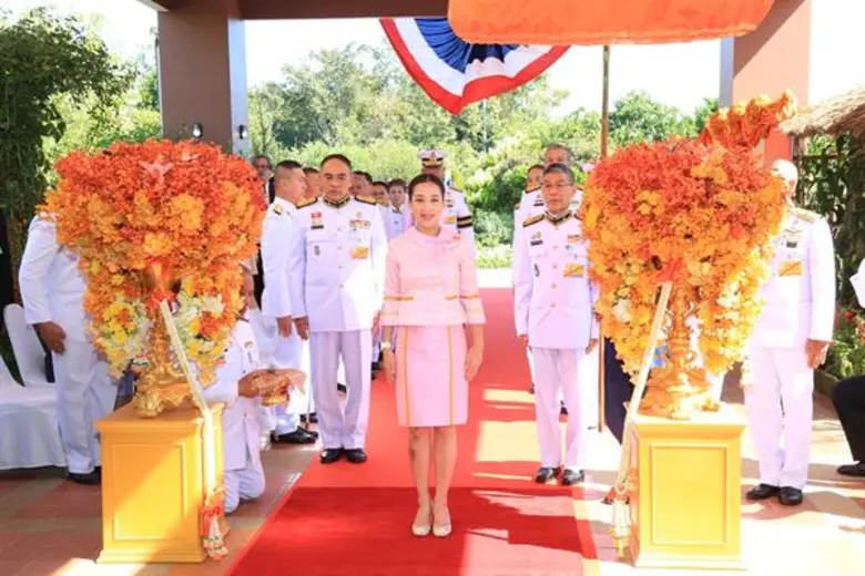 พระบาทสมเด็จพระเจ้าอยู่หัว ทรงพระกรุณาโปร...