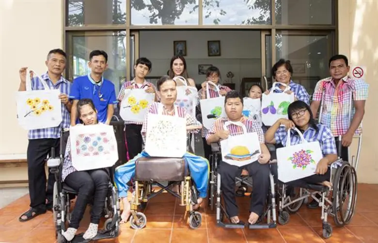 นางสาวพิชชา ธนาลงกรณ์ ประธานเจ้าหน้าที่บร...