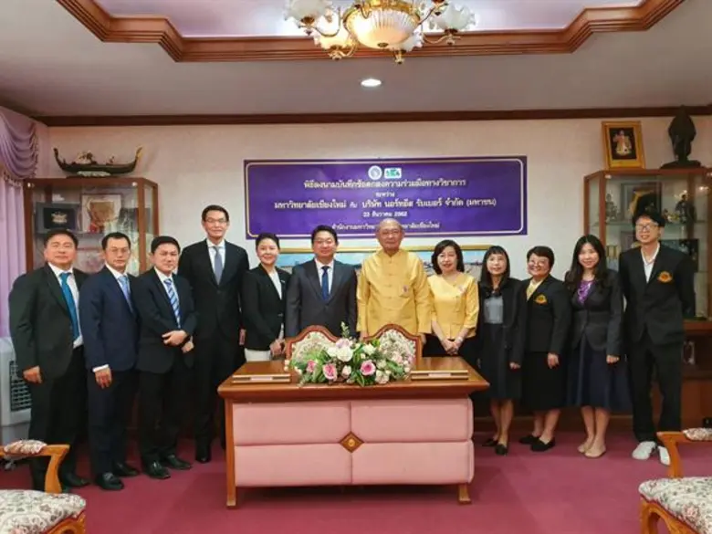 นายชนิตร ชาญชัยณงค์ (ที่ 4 จากซ้าย) ประธานกรรมการ แ...