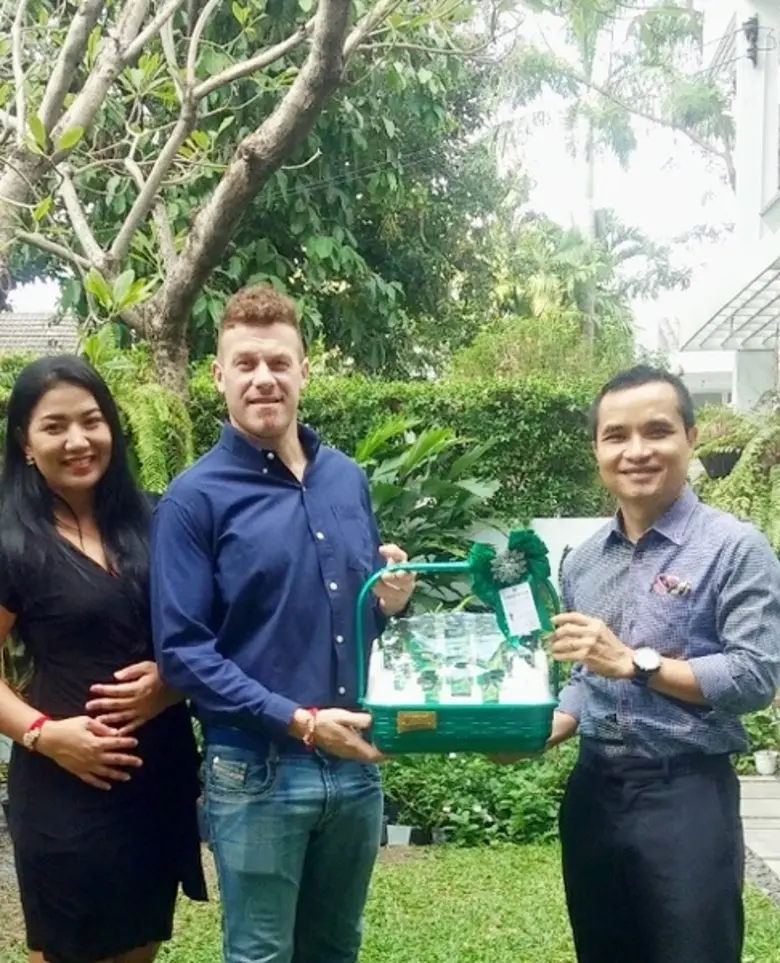 คุณ เอรอส บาซซานี ผู้จัดการฝ่ายขาย ภูมิภา...