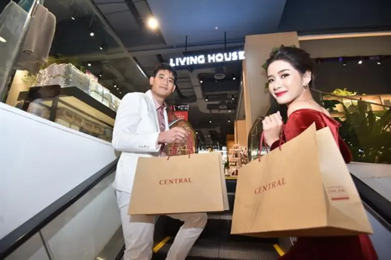 บิ๊ก ทองภูมิ - แพรว เฌอมาวีร์ พาส่องของขวัญกล่องใหญ่ที่ CENTRAL@centralwOrld