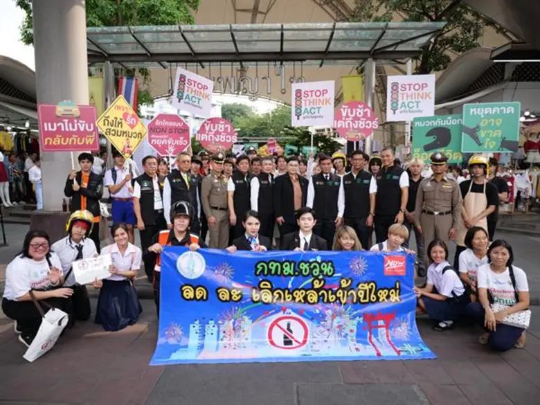 ณ ลานวิคตอรี่พอยท์ เกาะพญาไท อนุสาวรีย์ชั...