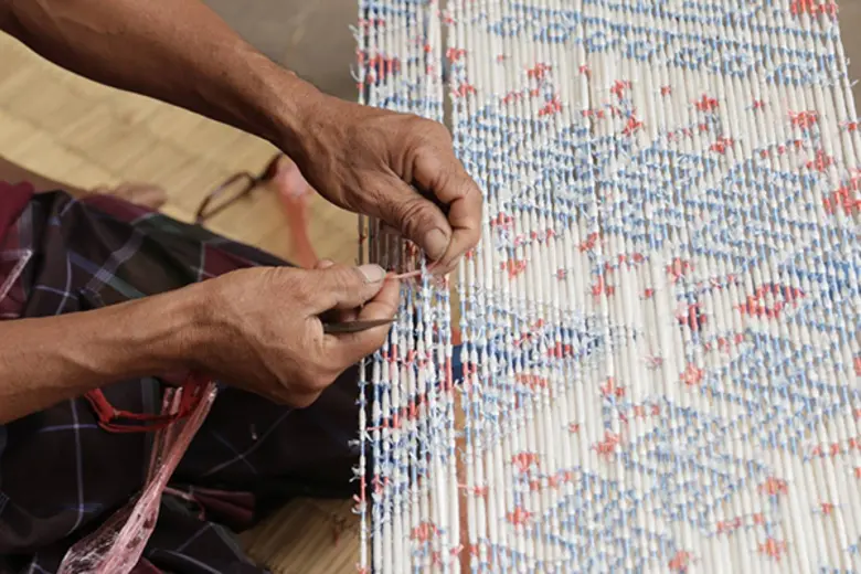 รมช.พาณิชย์ เล็งปลุกตลาดงานหัตถศิลป์แดนอีสานชูผ้าไหมเป็นพระเอก