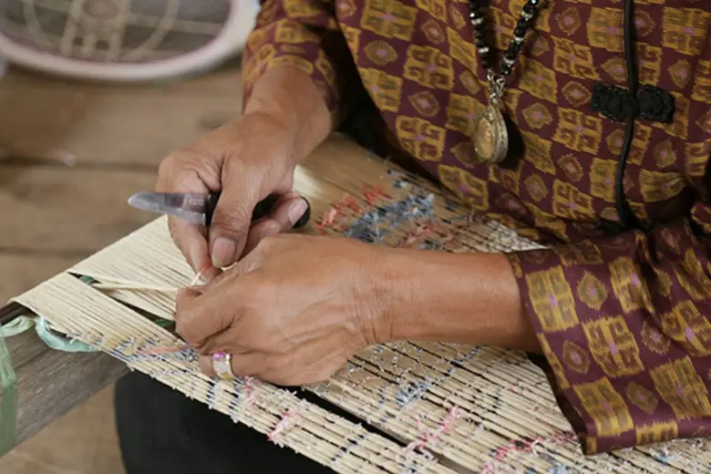 รมช.พาณิชย์ เล็งปลุกตลาดงานหัตถศิลป์แดนอีสานชูผ้าไหมเป็นพระเอก