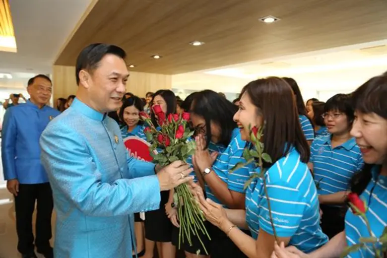 ดร.ทรงศักดิ์ ทองศรี รัฐมนตรีช่วยว่าการกระ...