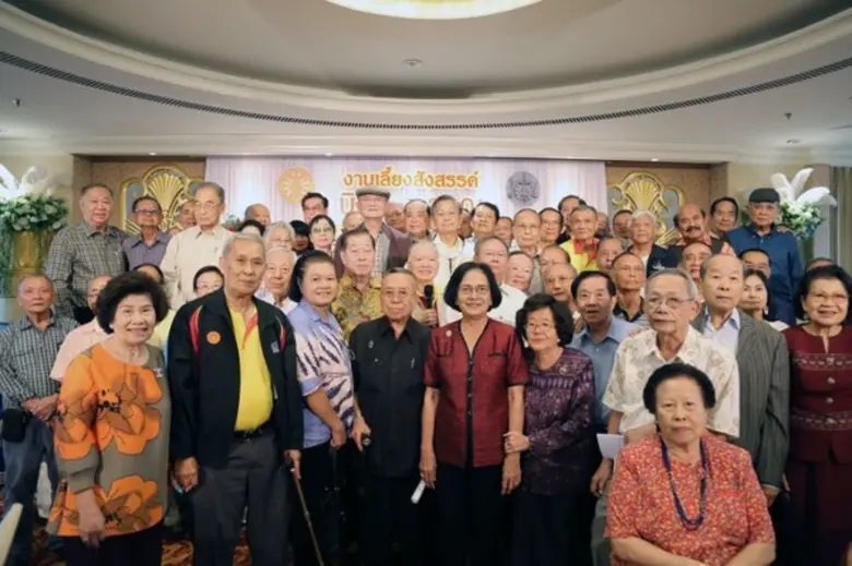 ชวน หลีกภัย ประธานรัฐสภาและประธานสภาผู้แทนราษฏร ให้...