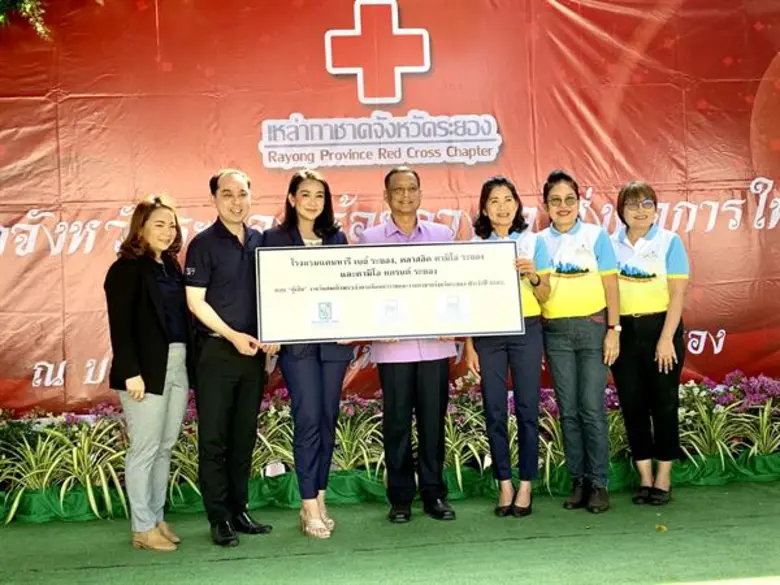 อัษณา จันเทพา (คนที่ 3 จากซ้าย) ผู้จัดการ...