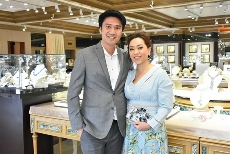 เอ็กซ์คลูซีฟซิทดาวน์ ดินเนอร์ ฉลอง “วัน อัลติจูด เรสซิเด้นซ์” ทะลุเป้า พร้อมชมเครื่องเพชร “บิวตี้ เจมส์” ท่ามกลางบรรยากาศคริสมาสต์ อีฟ