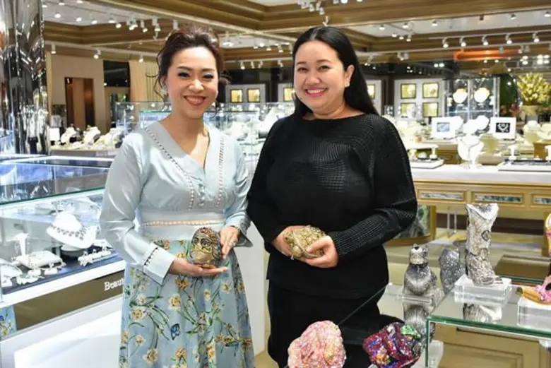 เอ็กซ์คลูซีฟซิทดาวน์ ดินเนอร์ ฉลอง “วัน อัลติจูด เรสซิเด้นซ์” ทะลุเป้า พร้อมชมเครื่องเพชร “บิวตี้ เจมส์” ท่ามกลางบรรยากาศคริสมาสต์ อีฟ