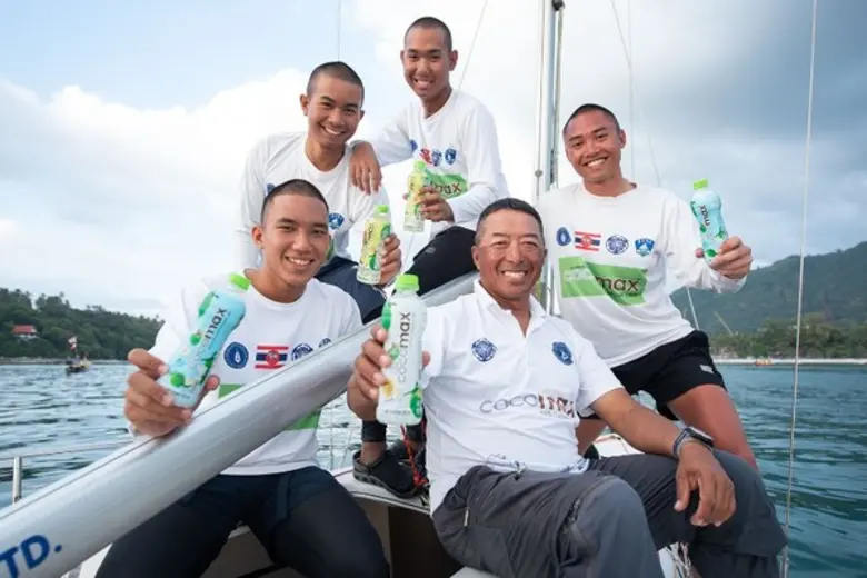 ภาพข่าว: “โคโค่แม็ก” สนับสนุน “ลูกทัพเรือ” ลงแข่ง “ภูเก็ตคิงส์คัพรีกัตต้า”