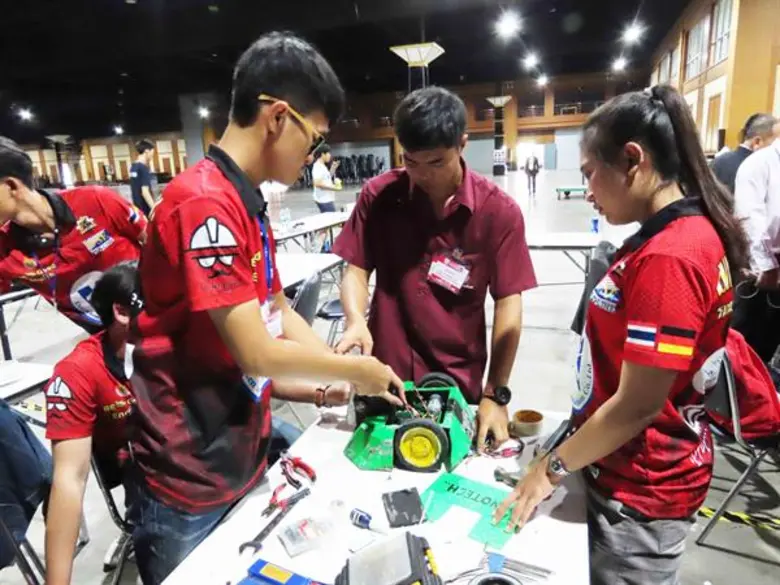 ตื่นตาท้าทาย 4 ทีมคว้ารางวัล...การแข่งขันหุ่นยนต์นักสู้แห่งประเทศไทย 2019