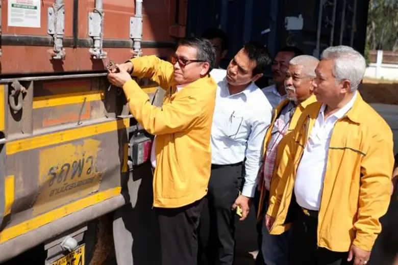 จุรินทร์ – เฉลิมชัย มอบ กยท. ปล่อยขบวนรถส่งมอบไม้ยาง – น้ำยางข้น สร้างความร่วมมือด้านธุรกิจเป็นรูปธรรม หนุนชาวสวนยางไทย