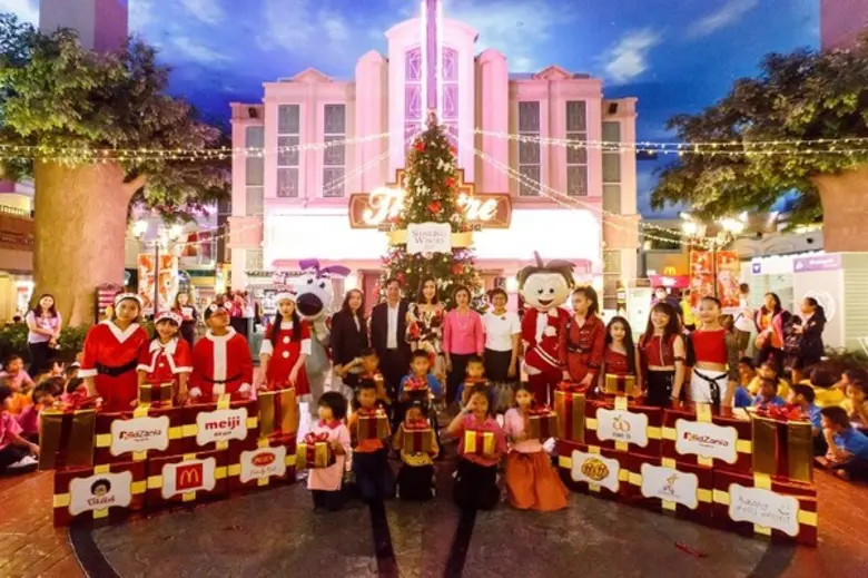 จากซ้ายไปขวา 1. จันทร์จิรา หลิมตระกูล หัว...