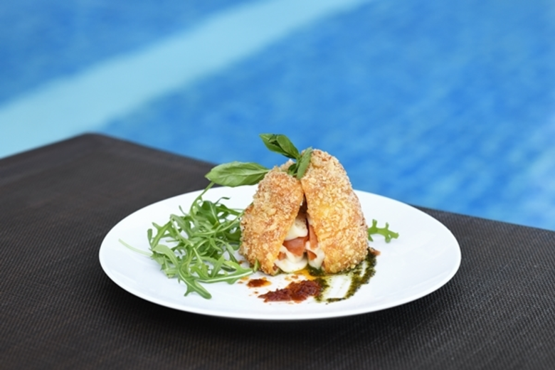 มอซซาเรลล่า คาเปร์เซ คือ เมนูที่ถูกคิดค้น...