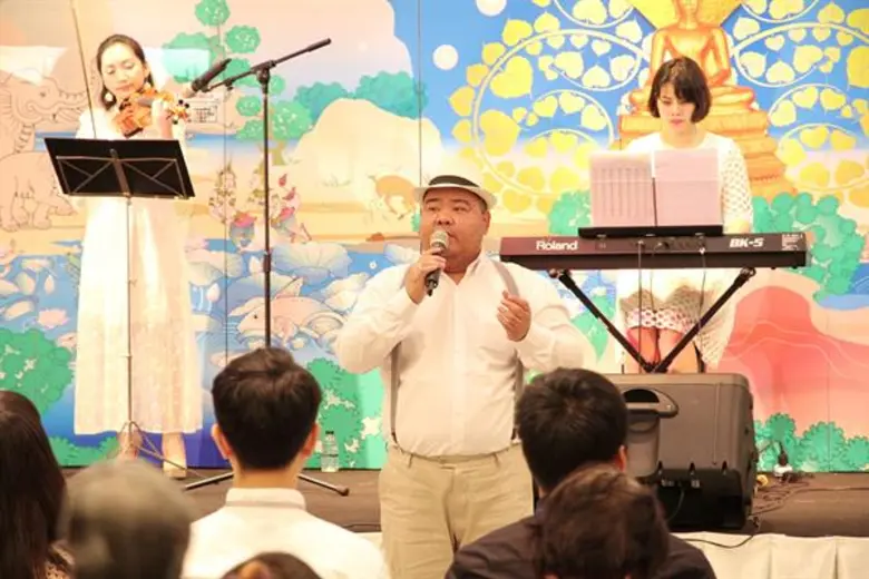 "องค์ใดพระสัมพุทธ ธวิสุทธิ์ผุดผ่องใส ตัดม...